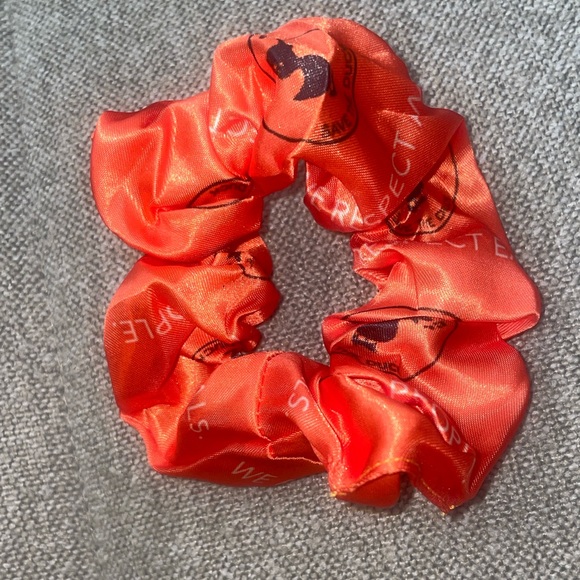 save the duck silk scrunchie - Picture 1 of 5